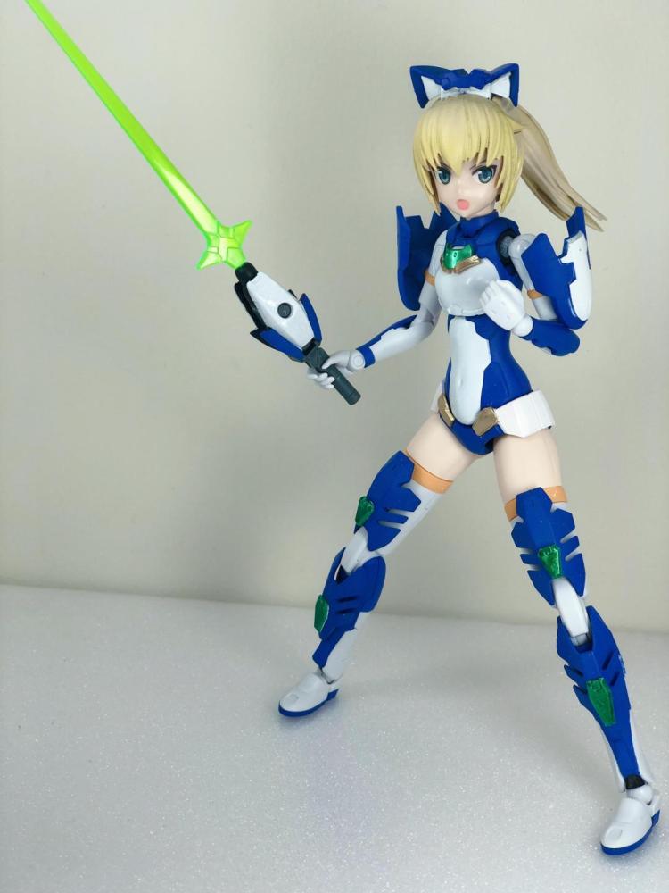 銃はグリップ可動式でソードにもなります