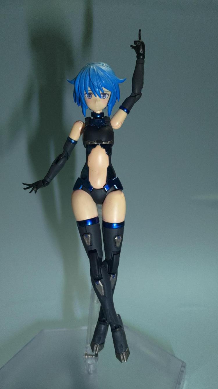 足をクロス