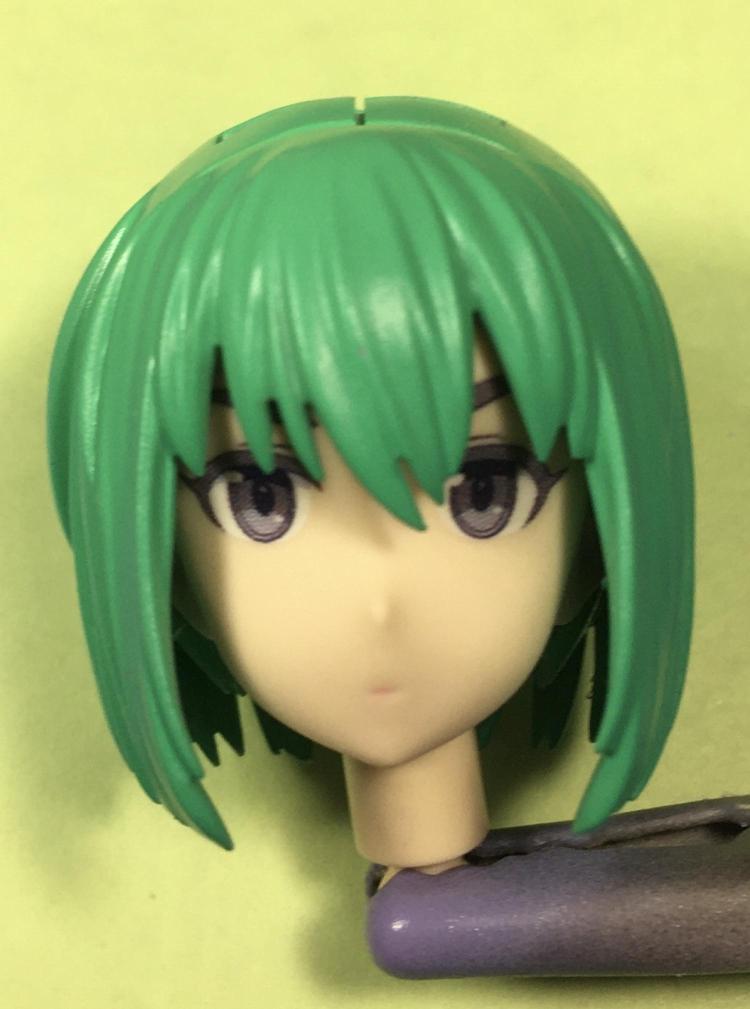 目の位置をやや上に