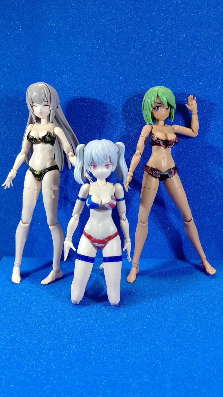 水着ギャル三人、記念撮影