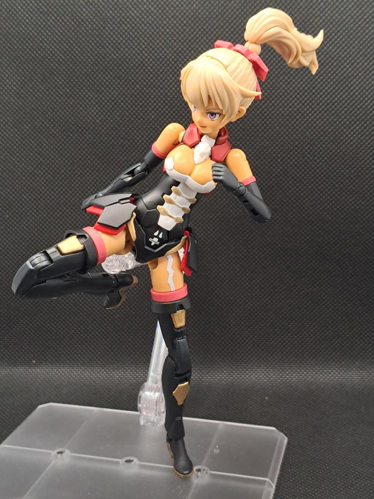 素体アクション　蹴り