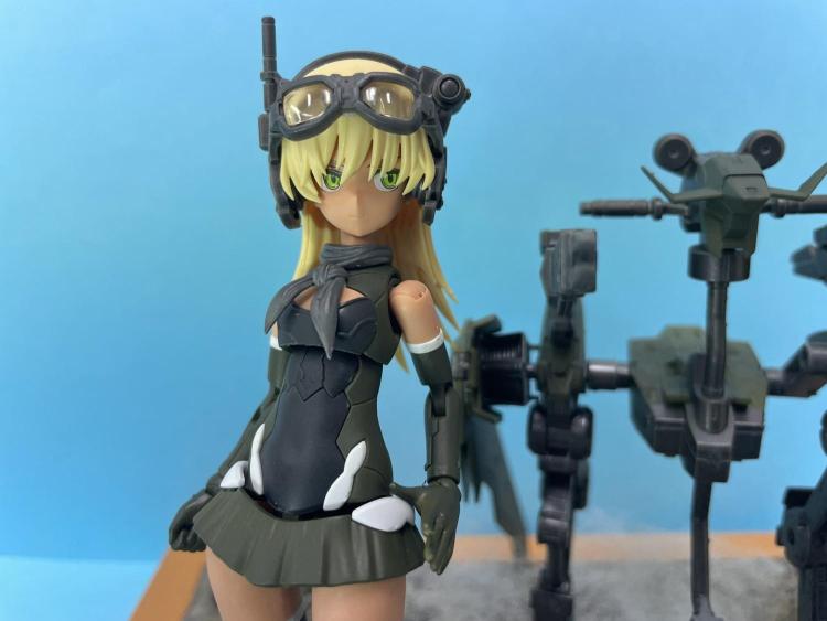 左を見ている