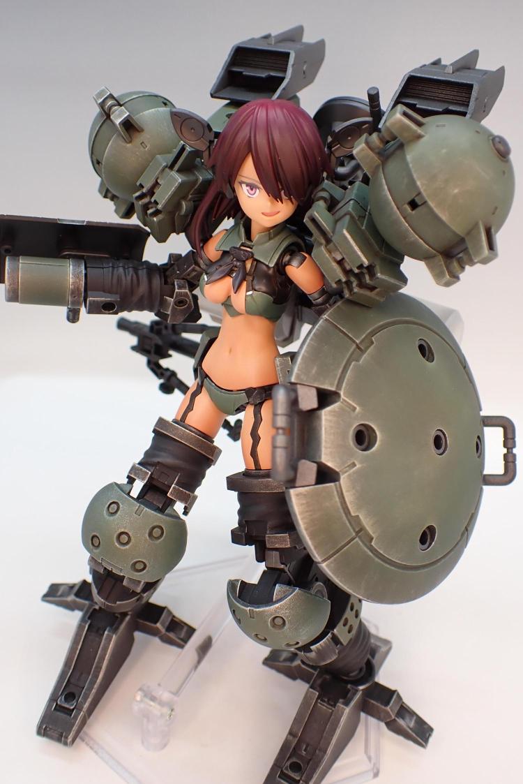 陸戦に強そうな重厚感溢れる機体を目指してちまちま作ってみました。※胴体の防御力低め