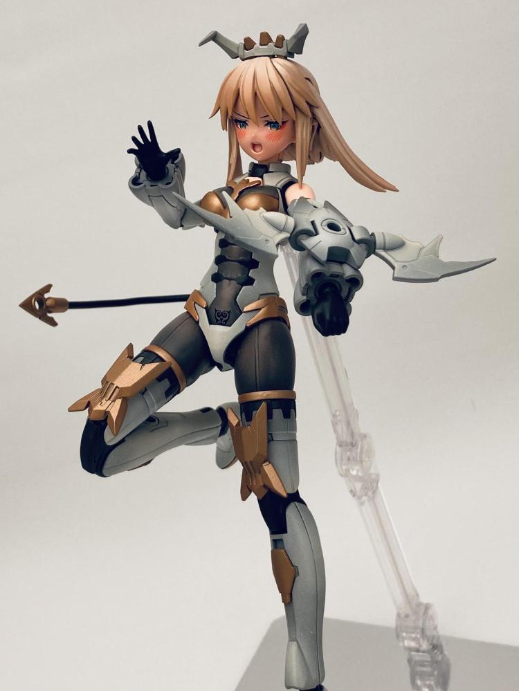 腕につける羽みたいな武器