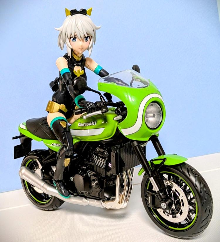 リシェッタ、カワサキZ900RSで出動！