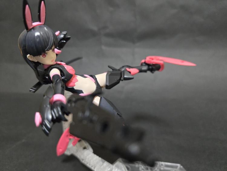 ククリブレードによる蹴り斬り