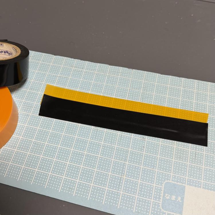 １．ビニールテープをずらして貼り付け