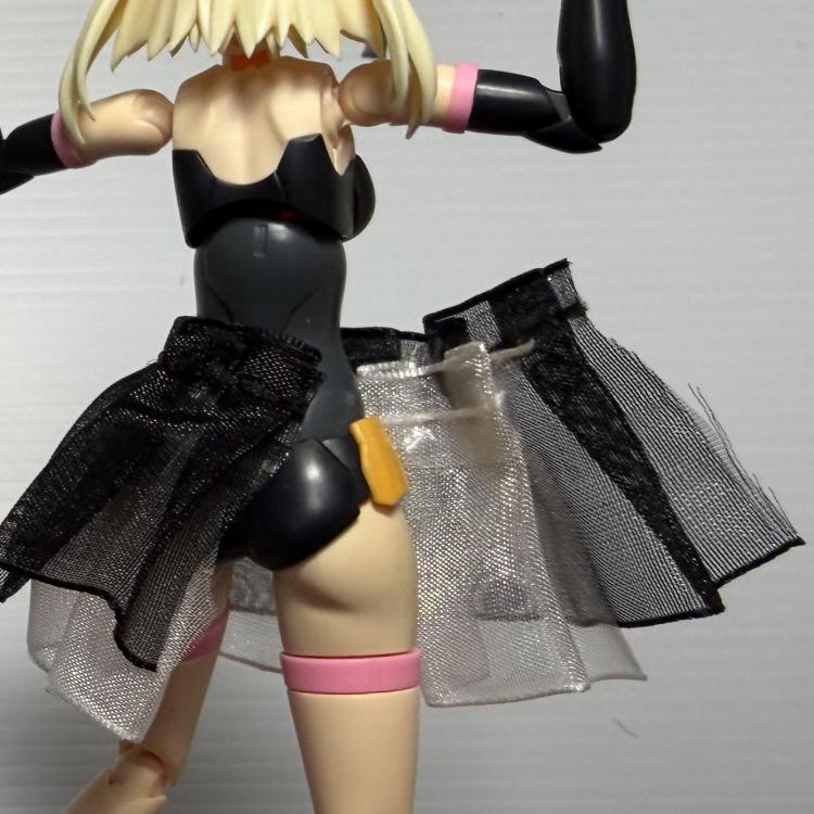 ウエストにリボンを貼り付ける