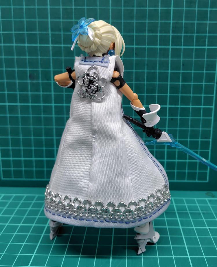 ラメブレードを縫い付けてみよう