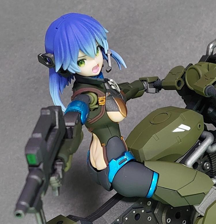 颯爽とブーストワイルドバイクを駆るオリジナルシスター