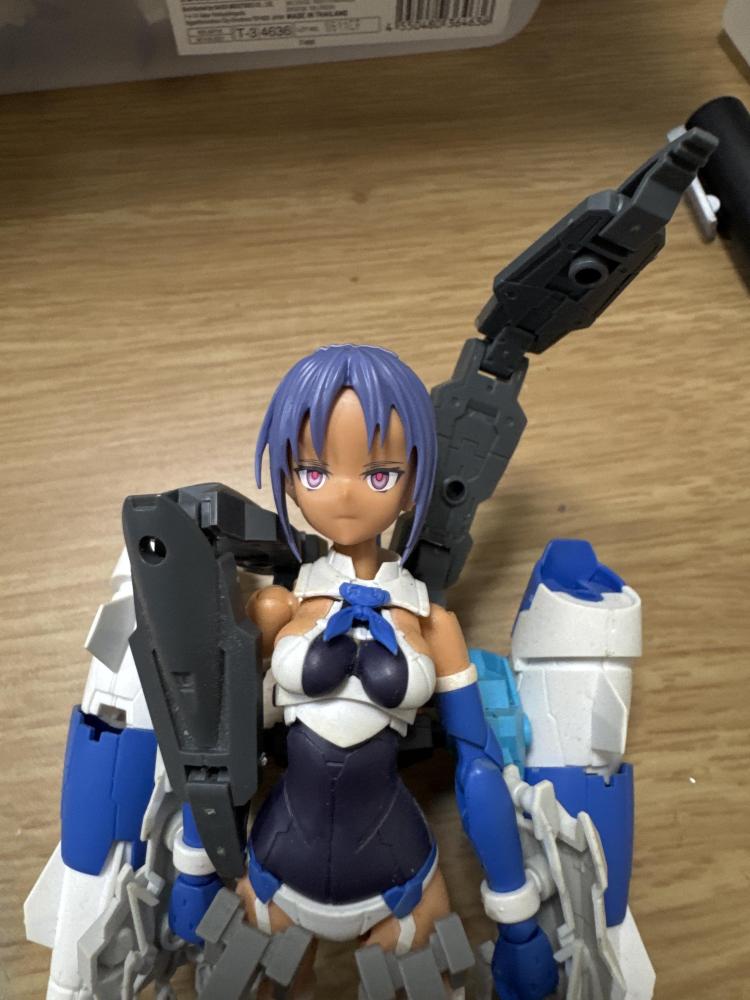 背中からの肩アーマー😓